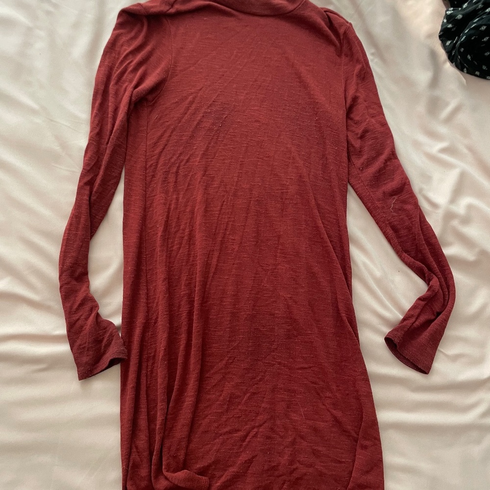 Divided long-sleeve t-shirt dress